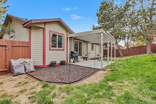 2910 Cougar Ave, Nampa, ID 83687