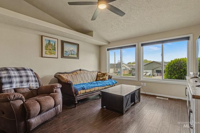 2910 Cougar Ave, Nampa, ID 83687