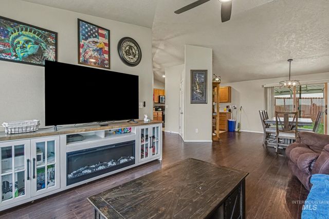 2910 Cougar Ave, Nampa, ID 83687