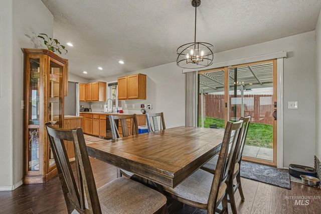 2910 Cougar Ave, Nampa, ID 83687