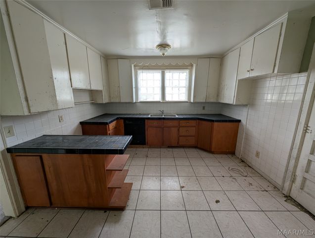 3200 S Perry Street, Montgomery, AL 36105