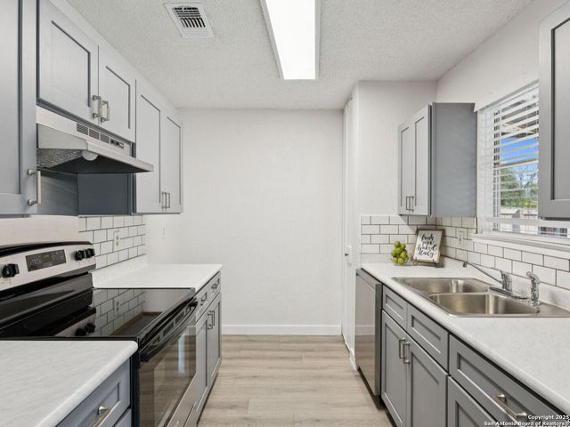 3710 Pipers Cross, San Antonio, TX 78251