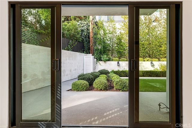 913 N Hilldale Avenue 3, West Hollywood, CA 90069