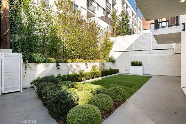 913 N Hilldale Avenue 3, West Hollywood, CA 90069