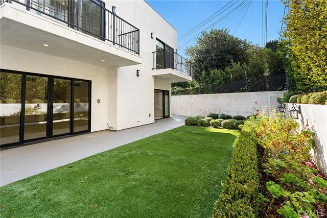 913 N Hilldale Avenue 3, West Hollywood, CA 90069