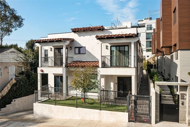 913 N Hilldale Avenue 3, West Hollywood, CA 90069