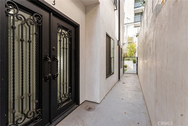 913 N Hilldale Avenue 3, West Hollywood, CA 90069
