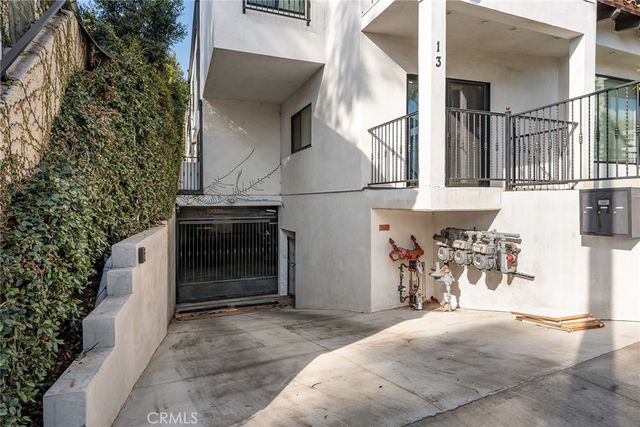 913 N Hilldale Avenue 3, West Hollywood, CA 90069