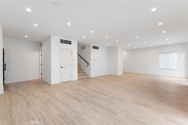 913 N Hilldale Avenue 3, West Hollywood, CA 90069