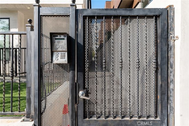 913 N Hilldale Avenue 3, West Hollywood, CA 90069