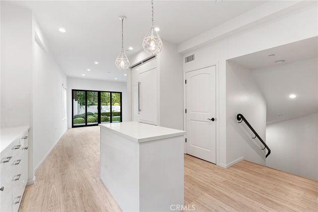 913 N Hilldale Avenue 3, West Hollywood, CA 90069