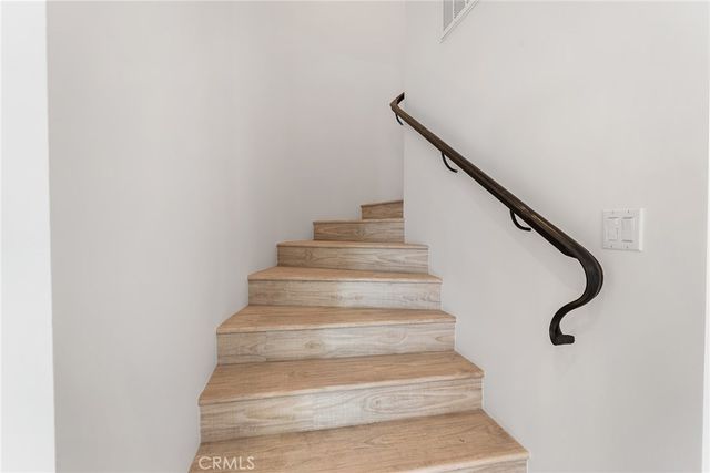 913 N Hilldale Avenue 3, West Hollywood, CA 90069
