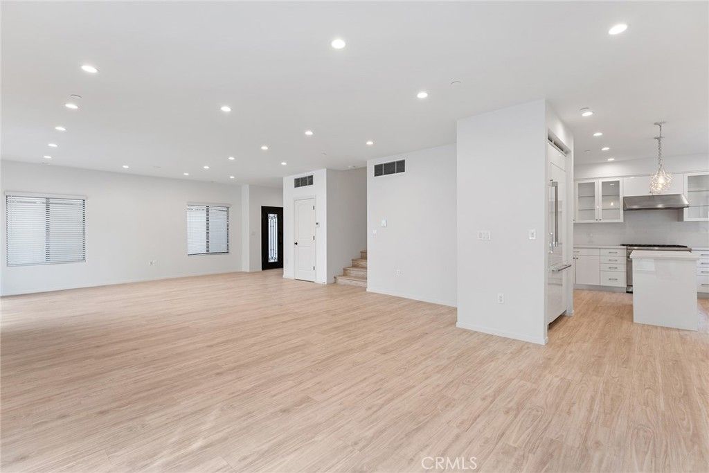 913 N Hilldale Avenue 3, West Hollywood, CA 90069