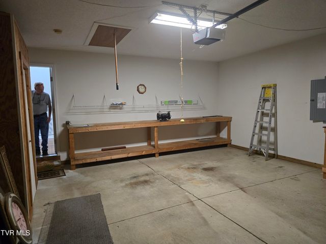 210 Taylor Drive, Piney Flats, TN 37686