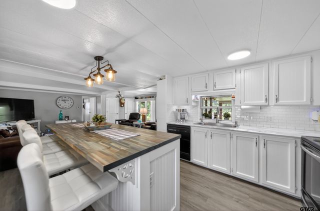 7320 Panorama Dr, Frankston, TX 75763