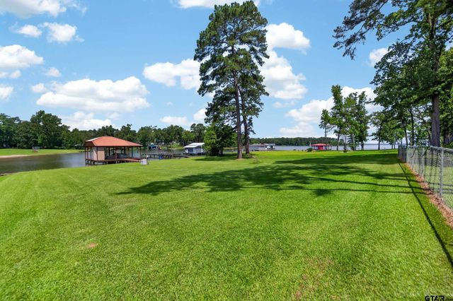 7320 Panorama Dr, Frankston, TX 75763