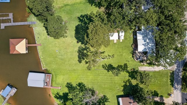7320 Panorama Dr, Frankston, TX 75763
