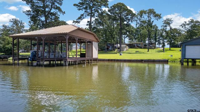 7320 Panorama Dr, Frankston, TX 75763