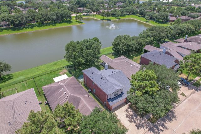 17531 Hoover Gardens Drive, Houston, TX 77095