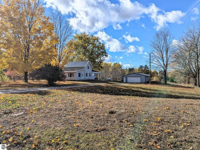 3920 E 14 Road, Manton, MI 49663