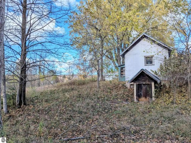 3920 E 14 Road, Manton, MI 49663