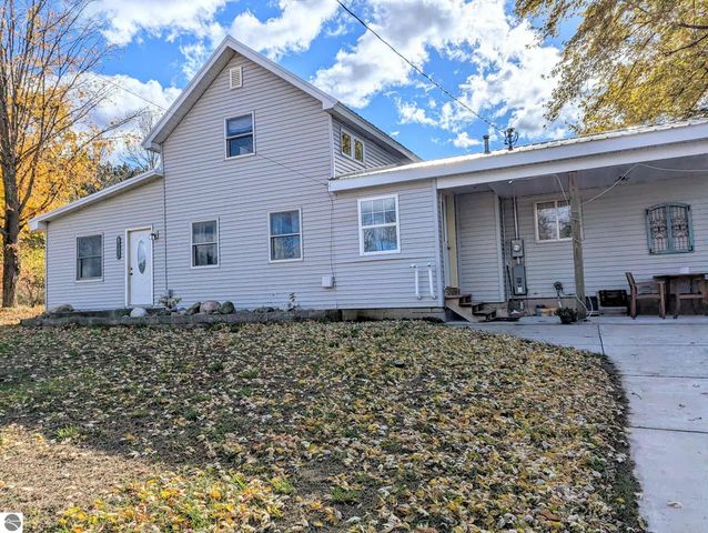 3920 E 14 Road, Manton, MI 49663