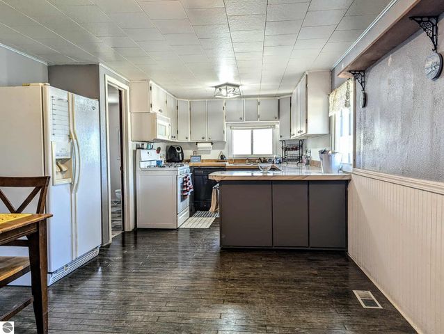 3920 E 14 Road, Manton, MI 49663