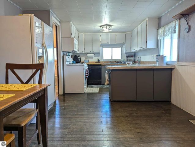 3920 E 14 Road, Manton, MI 49663