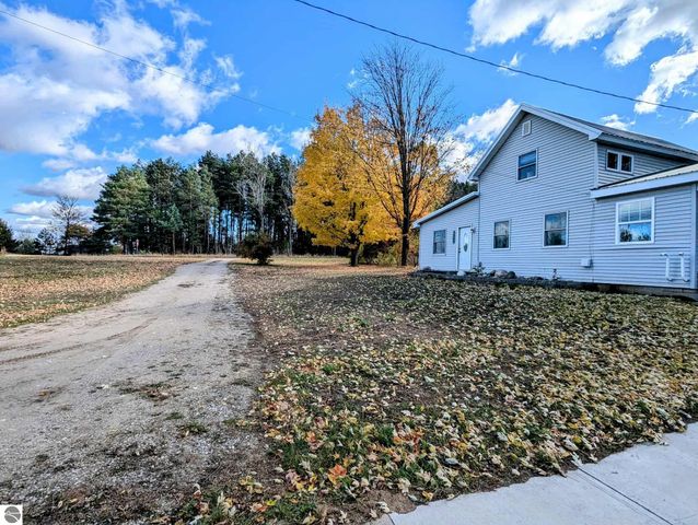 3920 E 14 Road, Manton, MI 49663