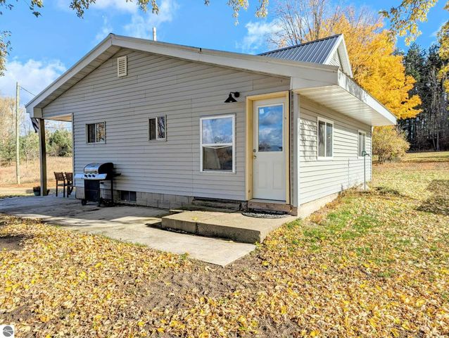 3920 E 14 Road, Manton, MI 49663