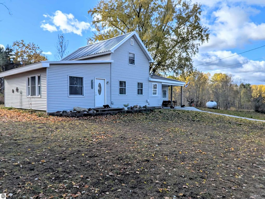 3920 E 14 Road, Manton, MI 49663