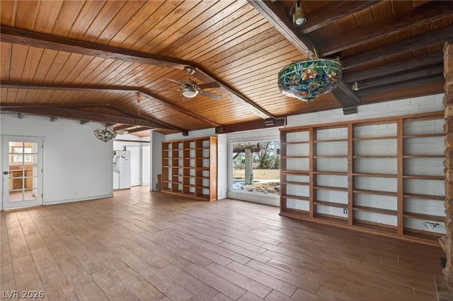 1200 OAK TREE Lane, Las Vegas, NV 89108
