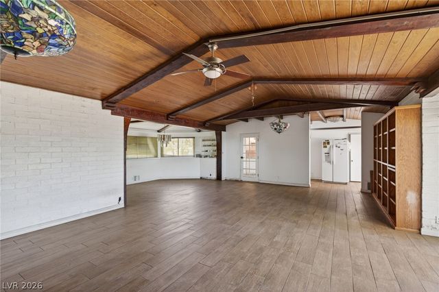 1200 OAK TREE Lane, Las Vegas, NV 89108