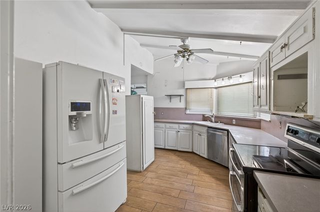 1200 OAK TREE Lane, Las Vegas, NV 89108
