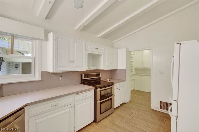 1200 OAK TREE Lane, Las Vegas, NV 89108