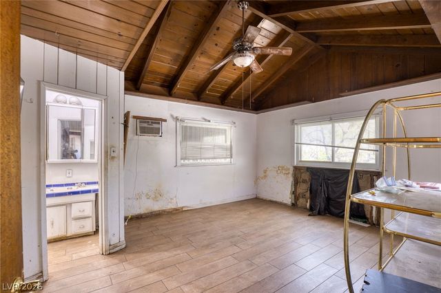 1200 OAK TREE Lane, Las Vegas, NV 89108