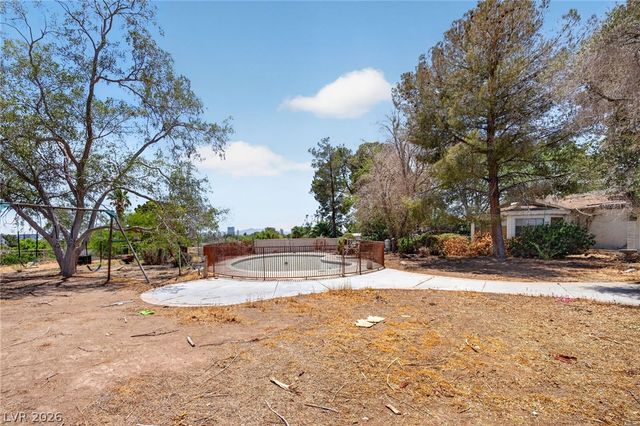 1200 OAK TREE Lane, Las Vegas, NV 89108