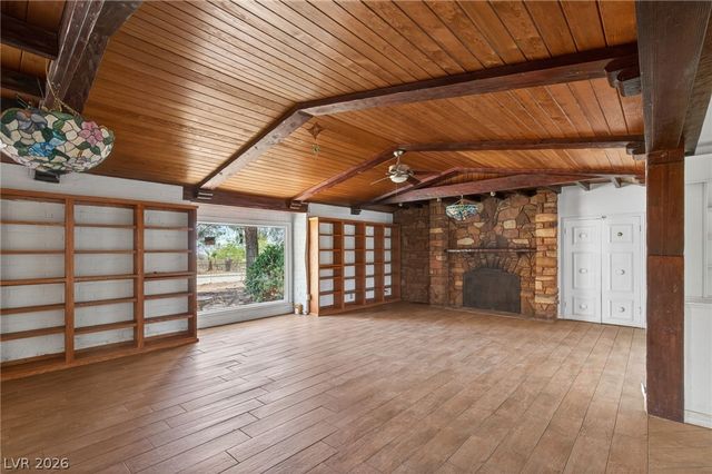 1200 OAK TREE Lane, Las Vegas, NV 89108