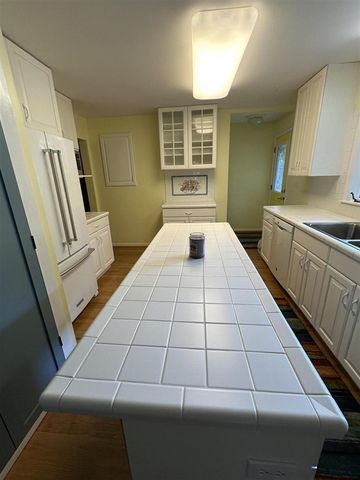2631 N Maple Road, Ann Arbor, MI 48103