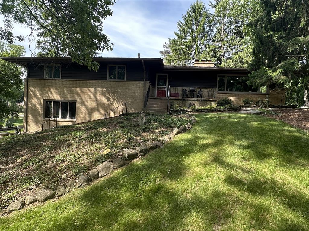 2631 N Maple Road, Ann Arbor, MI 48103