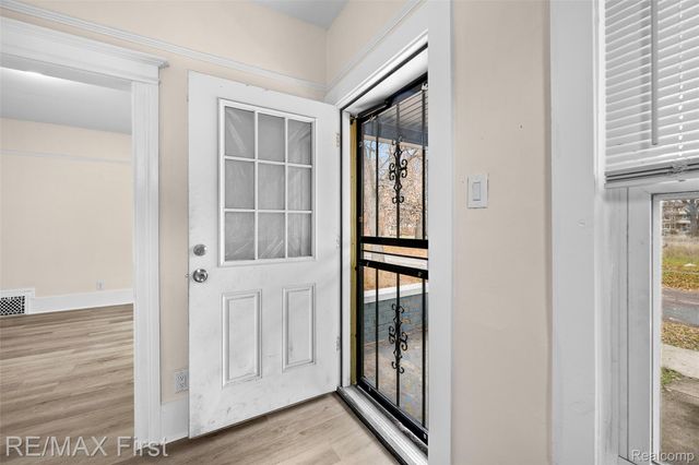 556 Leicester Court, Detroit, MI 48202