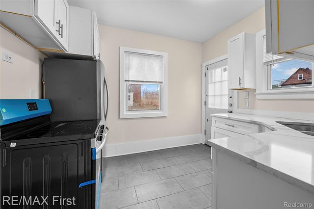 556 Leicester Court, Detroit, MI 48202