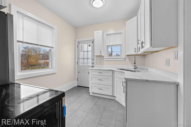 556 Leicester Court, Detroit, MI 48202