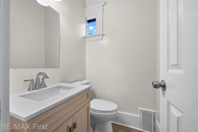 556 Leicester Court, Detroit, MI 48202