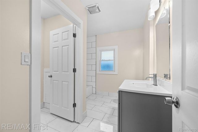 556 Leicester Court, Detroit, MI 48202