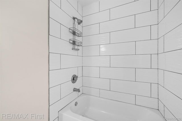 556 Leicester Court, Detroit, MI 48202