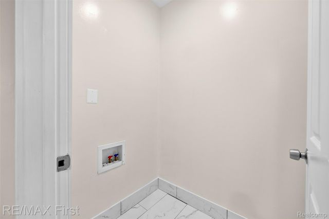 556 Leicester Court, Detroit, MI 48202