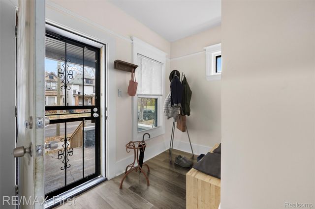 556 Leicester Court, Detroit, MI 48202