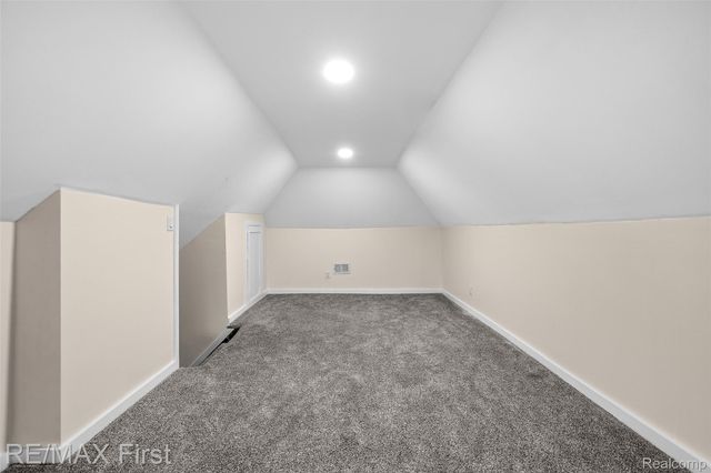 556 Leicester Court, Detroit, MI 48202