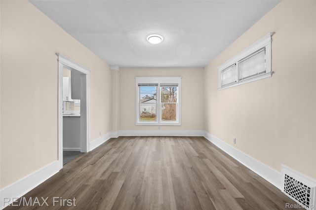 556 Leicester Court, Detroit, MI 48202